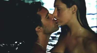 Kelly Brook in Survival Island. 2005