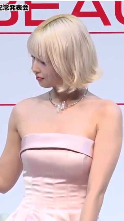 TWICE - Momo