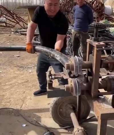 Цыганский быт и нравы строги...