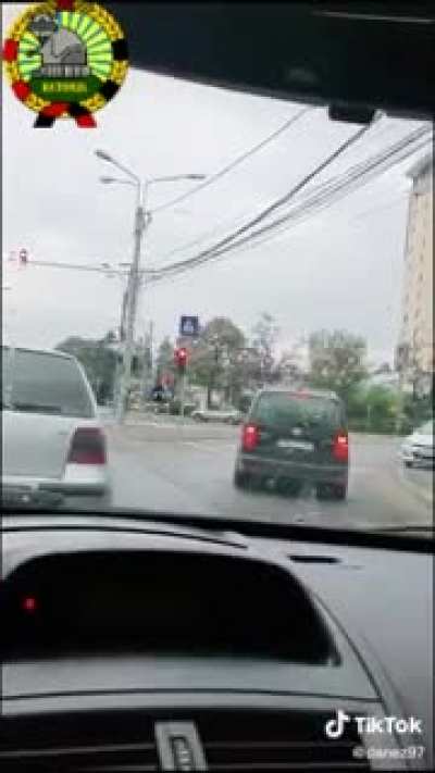 Cine zice ca romanii nu stau la rosu