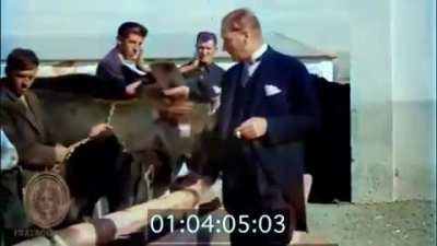 Çoğu kişinin bilmediği video. Atatürk Orman Çiftliğinde çeşmeden suyun boşa aktığını gören Cumhurbaşkanı Atatürk.
