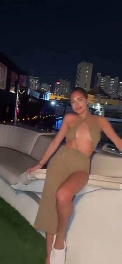 More booty popping