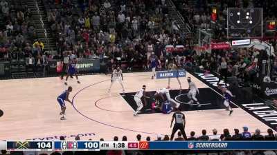 [Highlight] The Clippers attempt to play offense, Harden attempts to play defense, and Reggie Jackson hits the open layup for 35