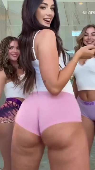Lucien Lorraine Shaking It