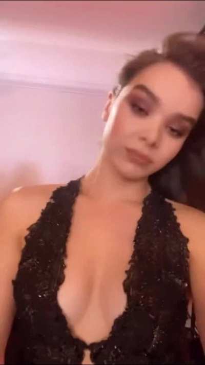 Hailee Steinfeld.