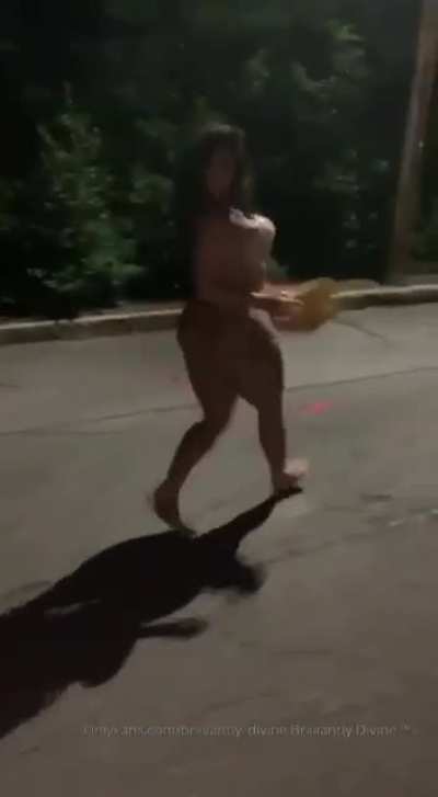 She on the run😍
