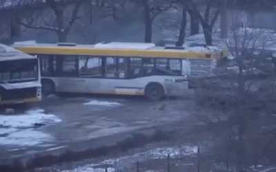 Russian tanks firing on residential apartments in Mariupol
