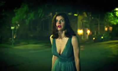 Alexandra Daddario in Mayfair Witches S01E02