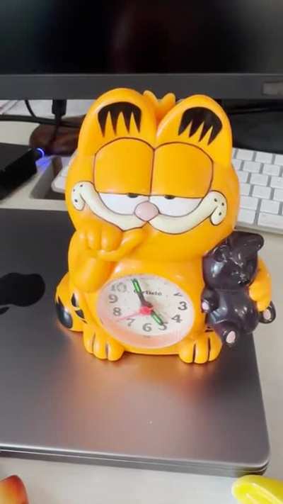Can anyone tell me what language this clock is?