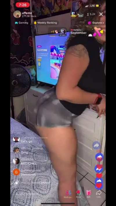 Uffemily twerking🍑