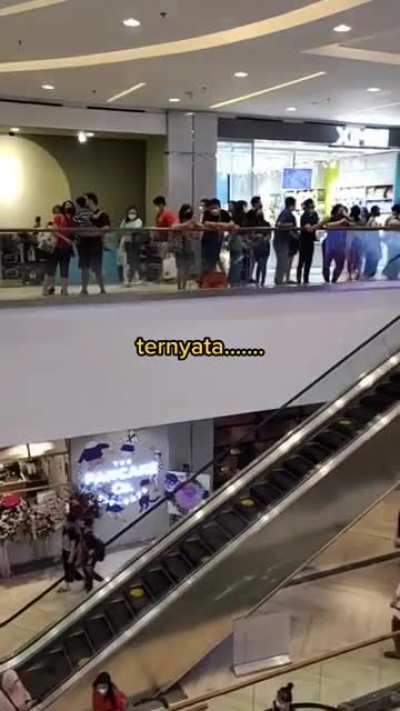 Kadang-kadang, cinta mereka itu menakutkan.......