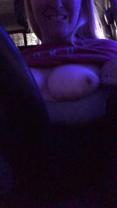 Car wash =titty playtime!! 😈😜 [F]