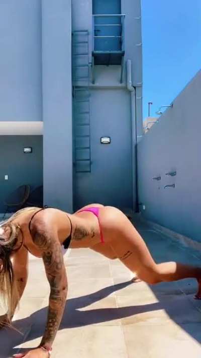 anitta full in coments