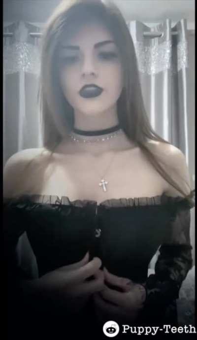 Ever wondered what it would be like to take a vampire home...? Well, now you know. 🦇🕸 (18) (F) (UK)