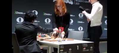Why does Fabi have a boner during a Chess game?