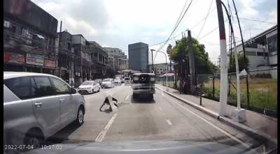 This video pretty much sums up what’s wrong with our country’s commuting system. Is it the pedestrian, the jeepney driver, or the SUV’s fault here? (video credits to the owner in the comments below)