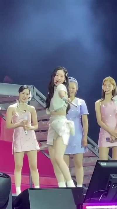 Dahyun sexy hips