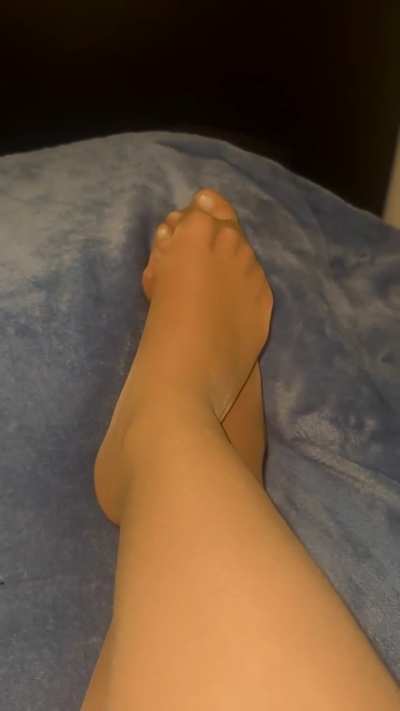 My nylon feet can’t stop touching each other 😏