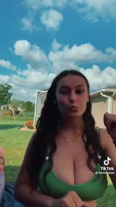 Big ‘Ol Tiddies😍
