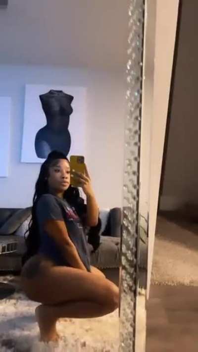 🍑🤳🏽🖤