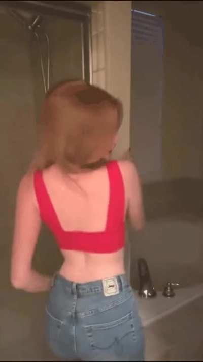 Makenna shakin it