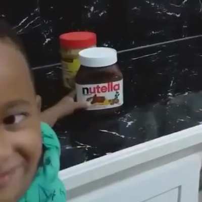 N-U-T-E-L-L-A