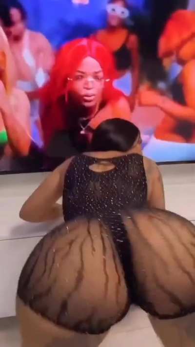 🍑👀