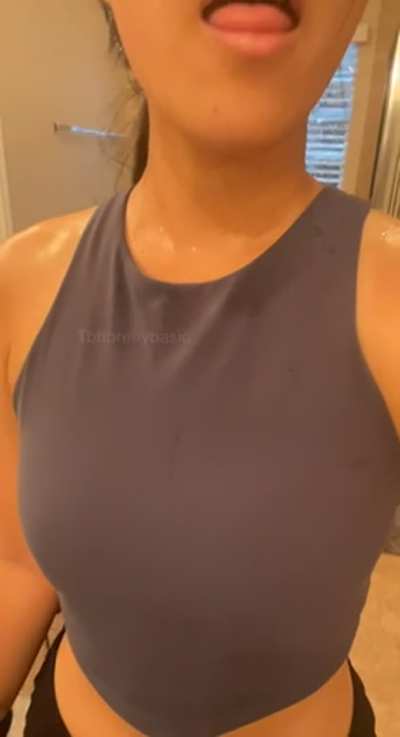 PSA: My free Valentine's Day masturbation video is still free to see for OF & Fansly subscribers!