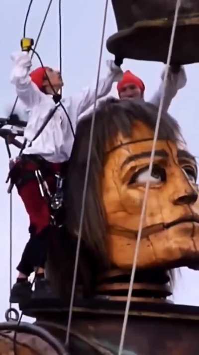 Giant puppets