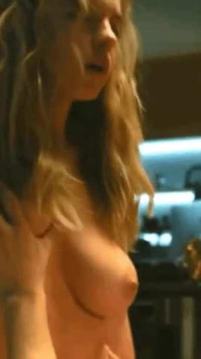 Sydney Sweeny gets me so hard, show me who makes you horny?