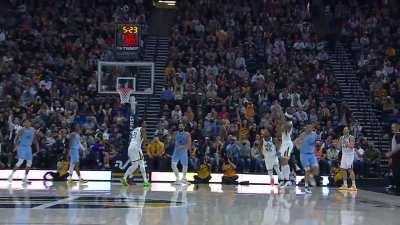 [Highlight] Donovan Mitchell with the no look assist to Jordan Clarkson