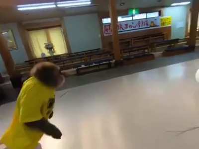 HE TALENTED MONKEY ... KICK BALL!!