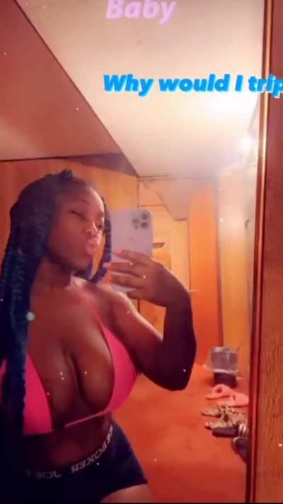 Bella 🇨🇦🇬🇭