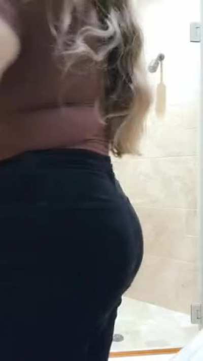 Curvy, nerdy, squirting milf 💦💁🏼‍♀<wbr>️ high quality content, kinky bdsm fun, friendly chats and the hottest customs you can find 🖤