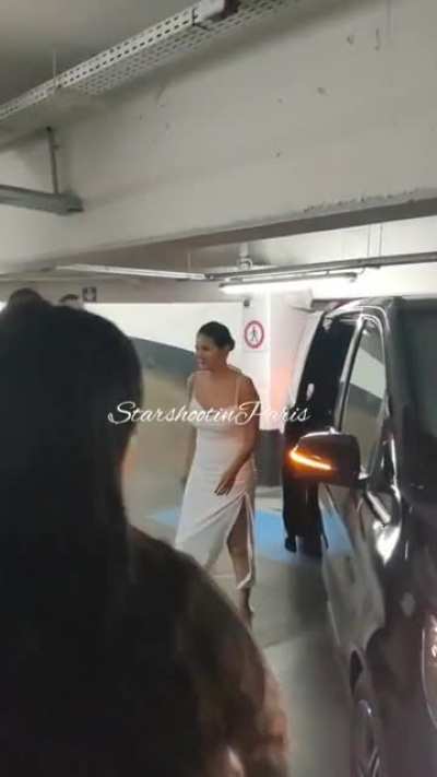 i love this dress.