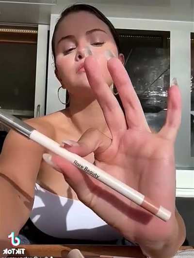 That cleavage…