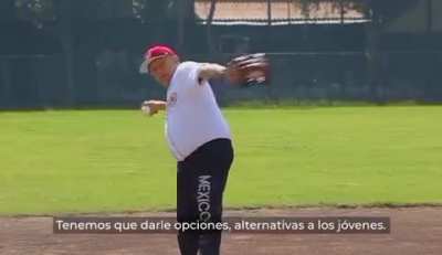 No entiendo por qué nunca se hizo viral este video...