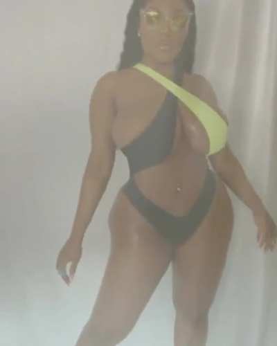 🍑👙