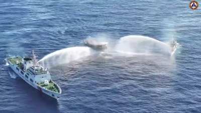 Footage of 2 Chinese communist vessel firing 2 water canons at a Philippine supply boat resulting in 4 crewman getting injured (May 4) 