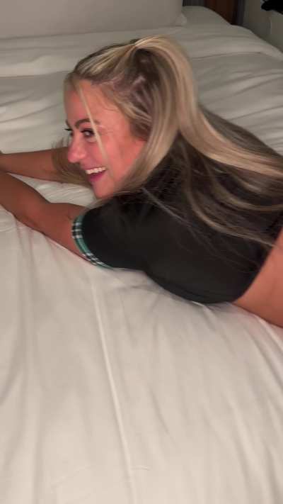 Watch me wiggle this little schoolgirl ass for you daddy 🫠 