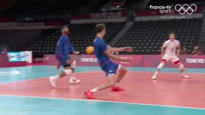 This is not the best way to receive a ball