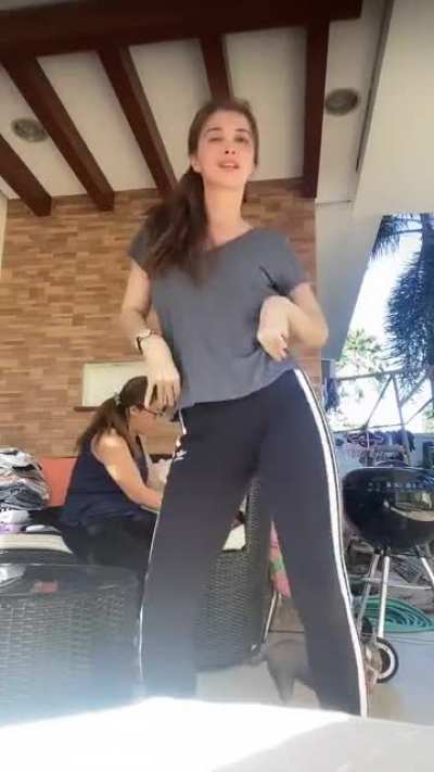 Sunshine Cruz