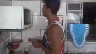 (imagine o orochi falando)zoio voce esqueceu de tomar o remédio