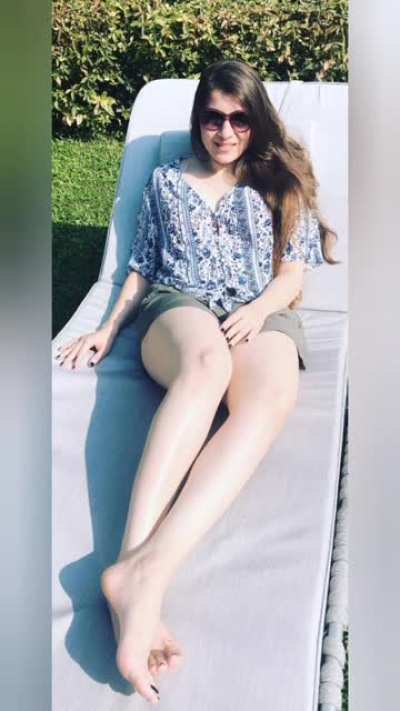 Pooja's milky thigh