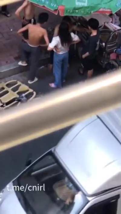 两个儿子抓<wbr>老妈出轨
