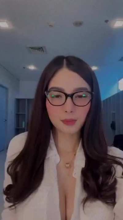 Analyn Barro