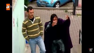 Boş boş selena izliyordum mükemmel bir gönderme buldum hiç beklemiyordum