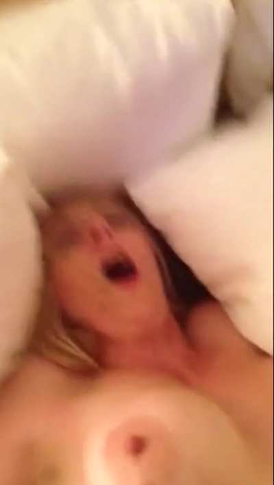 White milf handling a bbc