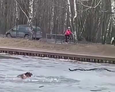 Rescuing a dog stuck in a frozen river in Russia