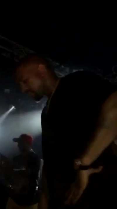 Kanye dancing to WHAT is something I never thought I'd see💀